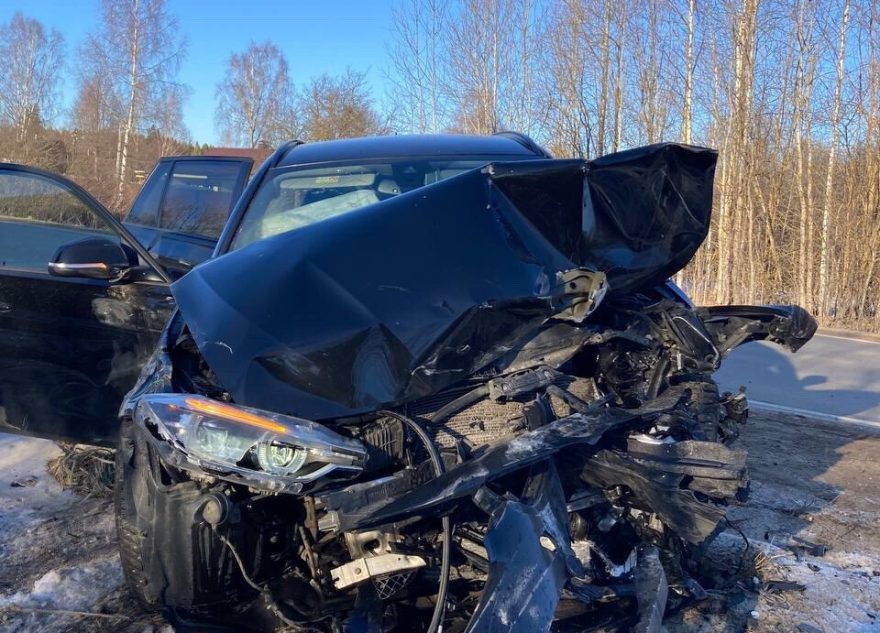 В Тверской области столкнулись БМВ и Форд