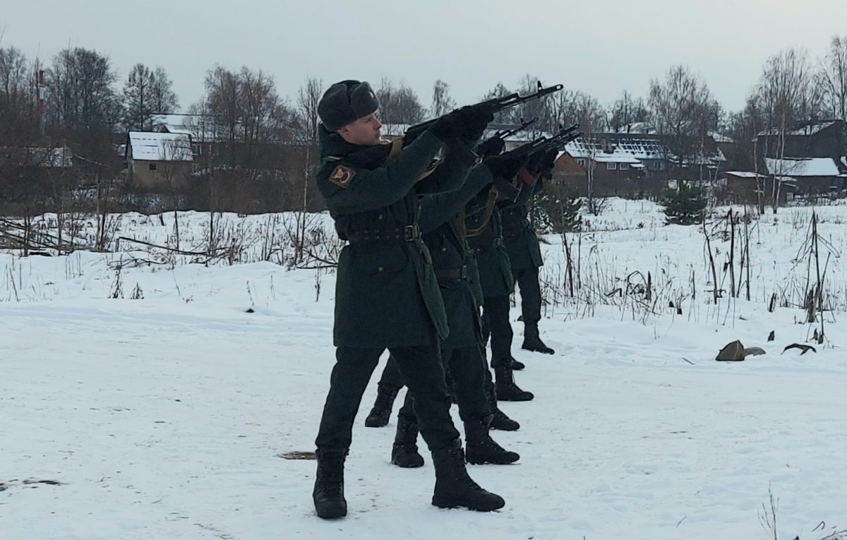 В Тверской области дали три оружейных залпа в память о воине