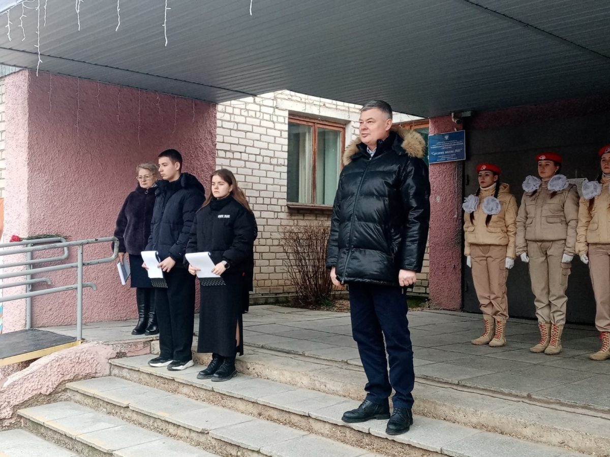 В Тверской области установили мемориальную доску в память об участнике СВО Артеме Рыбакове