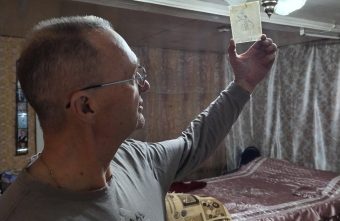 Под Тверью обнаружили старинный портрет неизвестной девочки с куклой Под Тверью обнаружили старинный портрет неизвестной девочки с куклой