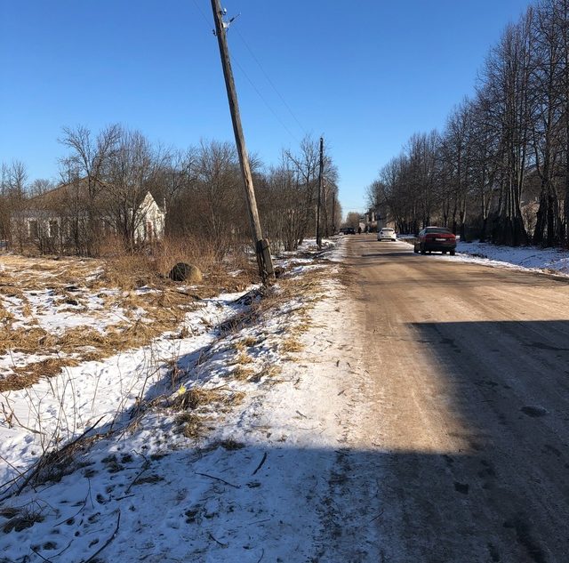 В Тверской области опоры решили прилечь на провода