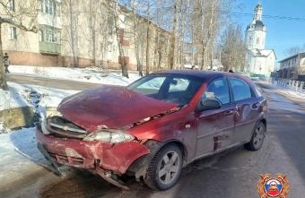 Женщина пострадала в столкновении "Шевроле" и "Киа" в Тверской области Женщина пострадала в столкновении "Шевроле" и "Киа" в Тверской области