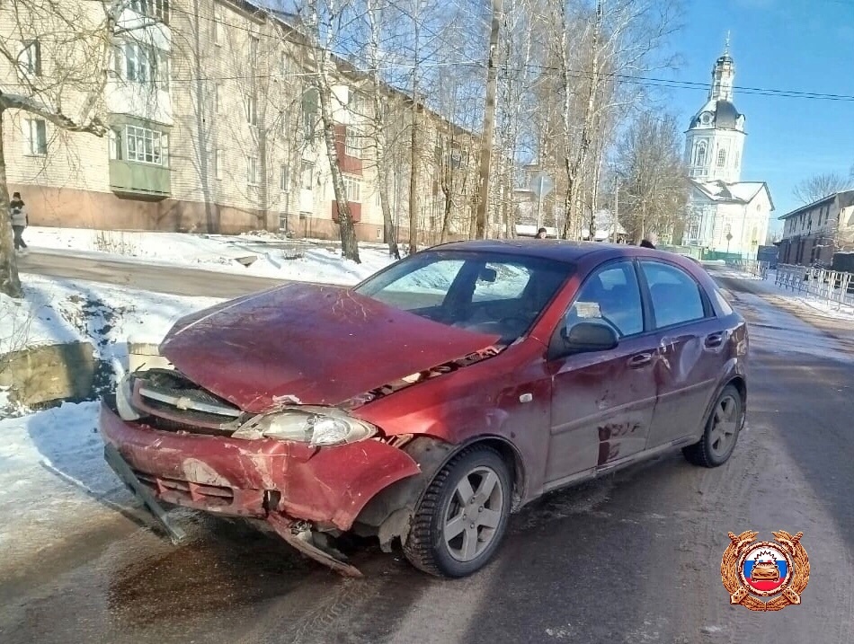 Женщина пострадала в столкновении "Шевроле" и "Киа" в Тверской области Женщина пострадала в столкновении "Шевроле" и "Киа" в Тверской области