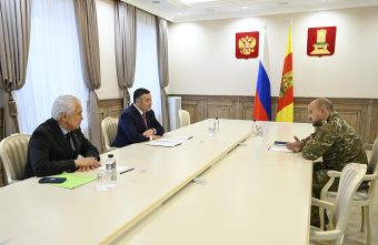 Губернатор Игорь Руденя провёл встречу с участником СВО Алексеем Димаковым Губернатор Игорь Руденя провёл встречу с участником СВО Алексеем Димаковым
