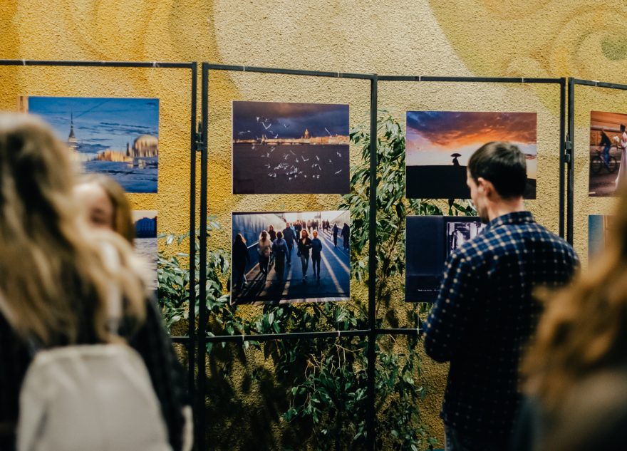 В фойе Тверского театра кукол можно увидеть Петербург