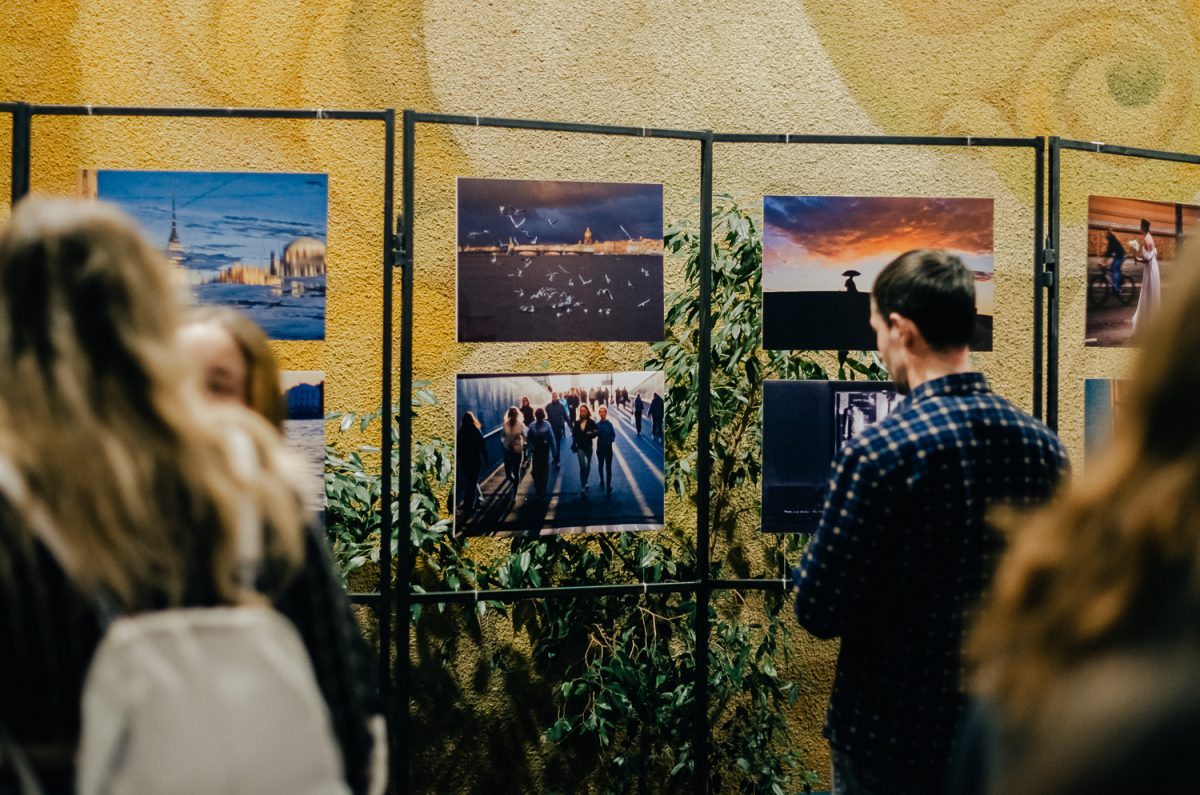 В фойе Тверского театра кукол можно увидеть Петербург