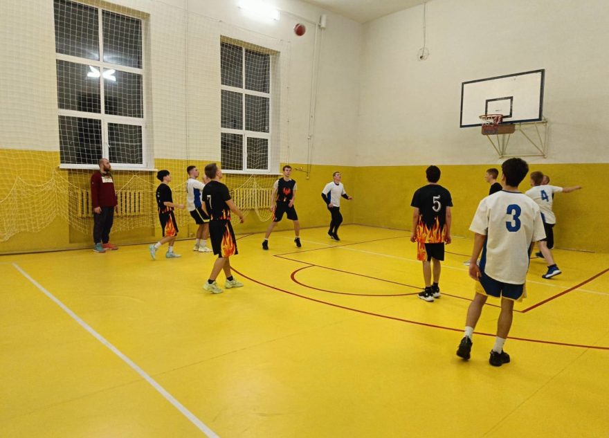 В Вышневолоцком округе начался чемпионат по баскетболу