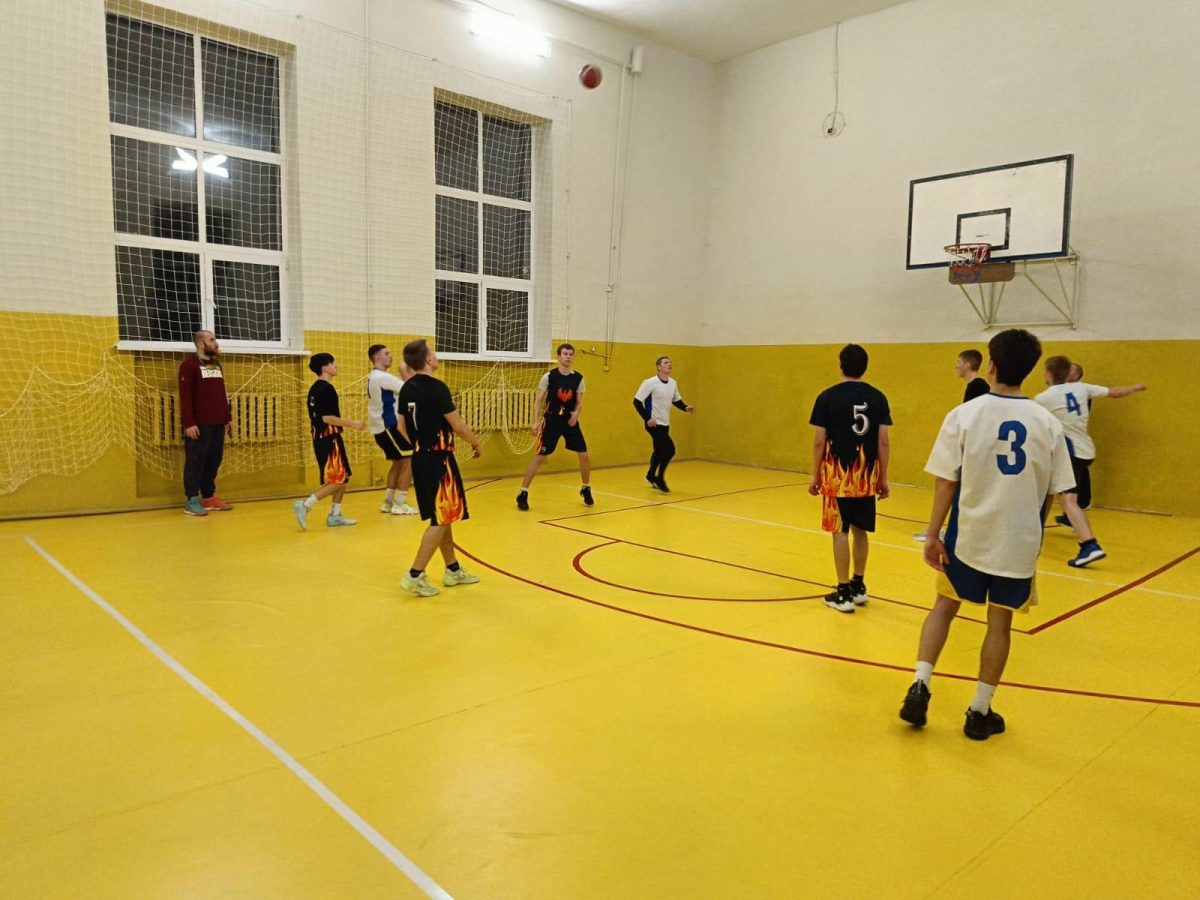 В Вышневолоцком округе начался чемпионат по баскетболу