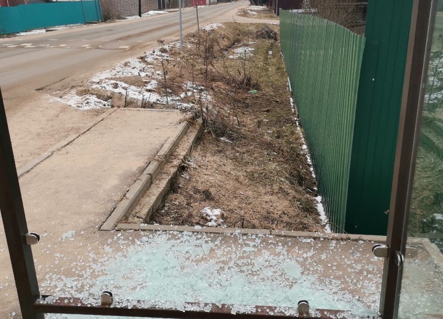 В Тверской области вандалы разгромили еще одну остановку