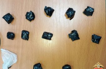 13 свёртков с наркотиком нашли в карманах у задержанного в Твери мужчины 13 свёртков с наркотиком нашли в карманах у задержанного в Твери мужчины