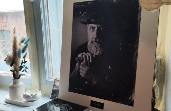 В Твери делают уникальные фотографии серебром на стекле В Твери делают уникальные фотографии серебром на стекле