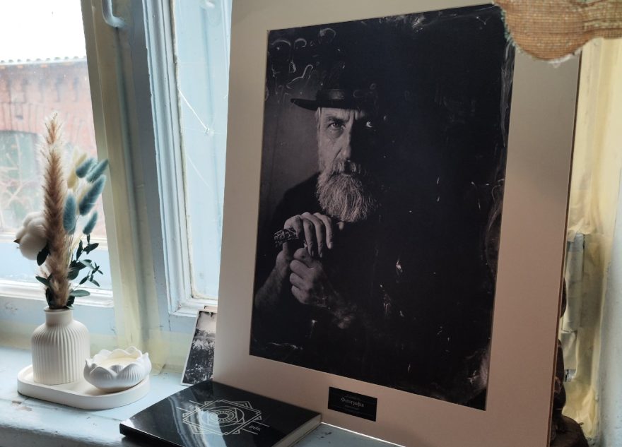 В Твери делают уникальные фотографии серебром на стекле