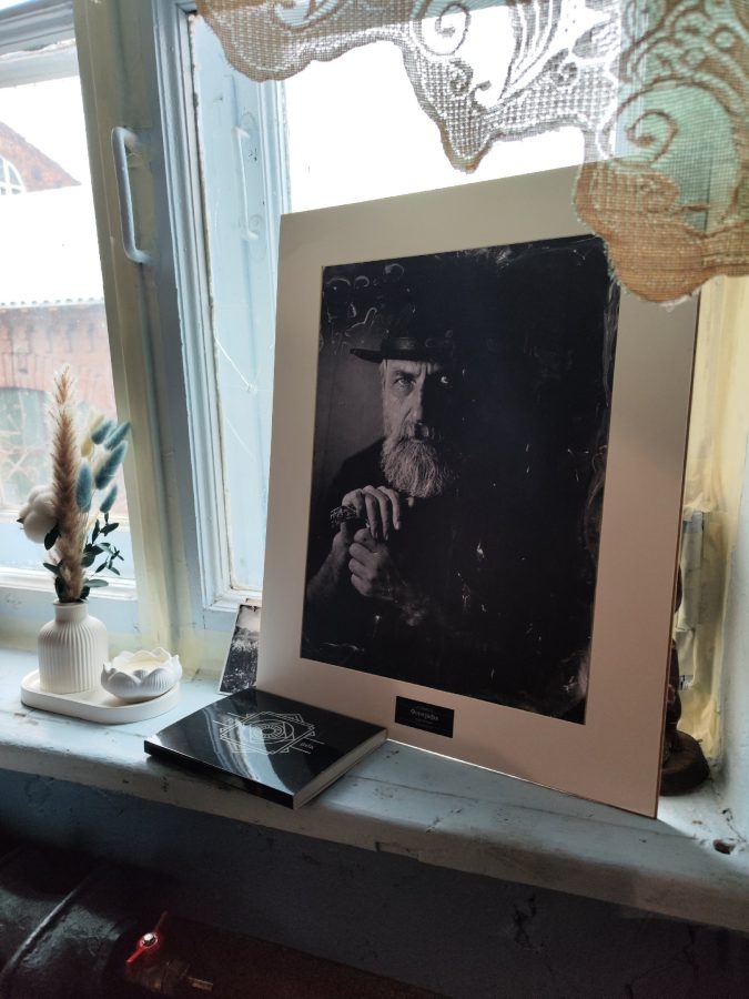 В Твери делают уникальные фотографии серебром на стекле