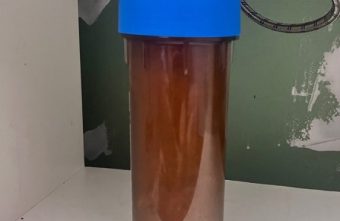 Жители Тверской области моются водой с илом и ржавчиной