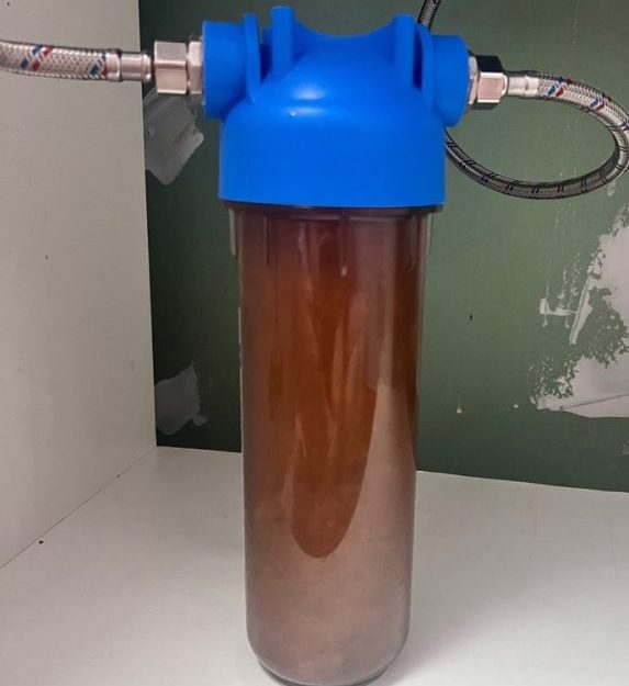 Жители Тверской области моются водой с илом и ржавчиной