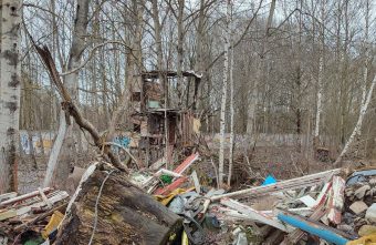 Посреди свалки в Твери возвели дом
