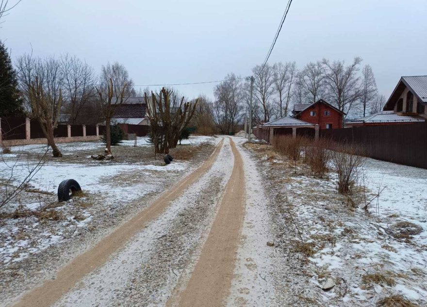 В Калязине приводят в порядок местные дороги и пришкольные территории