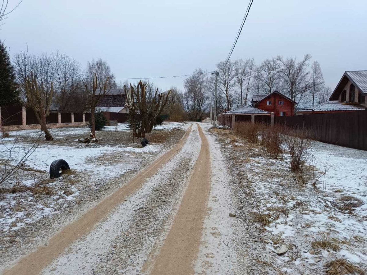 В Калязине приводят в порядок местные дороги и пришкольные территории