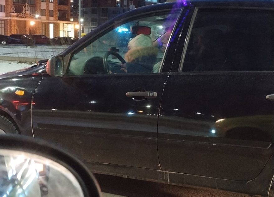 Водителя-двухлетку заметили за рулем автомобиля в Твери