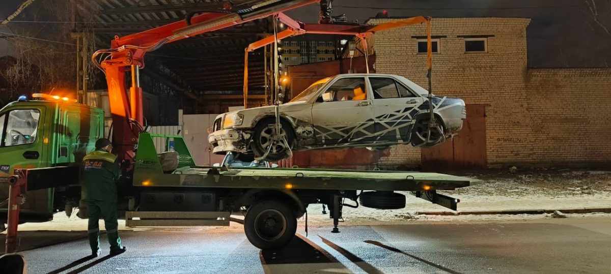 В Твери остановили "Мерседес" с 17-летним водителем