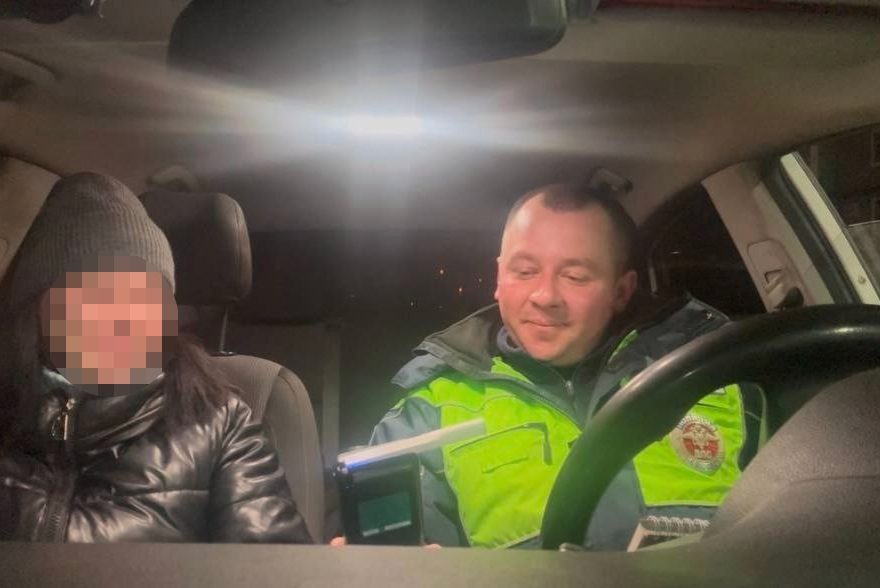 В Твери пьяная женщина села за руль "Лексуса" В Твери пьяная женщина села за руль "Лексуса"