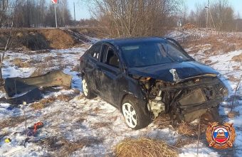 В Тверской области иномарка вылетела в кювет и опрокинулась В Тверской области иномарка вылетела в кювет и опрокинулась