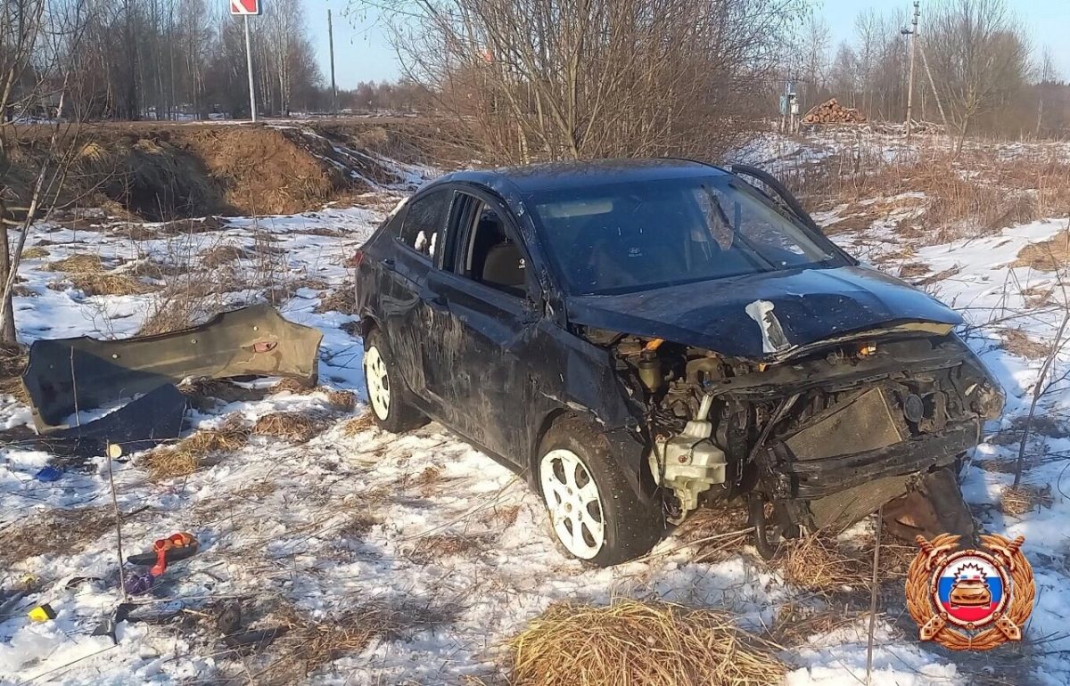 В Тверской области иномарка вылетела в кювет и опрокинулась