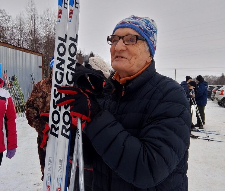88-летний дедушка стал самым почетным участником лыжных соревнований в Андреаполе 88-летний дедушка стал самым почетным участником лыжных соревнований в Андреаполе