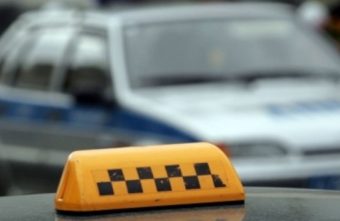 В Тверской области добрый таксист возит родителей малышей бесплатно