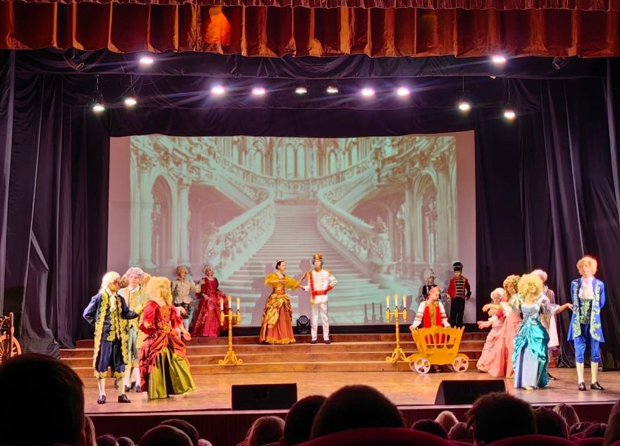 В Лихославле состоялась премьера спектакля "Спящая царевна"
