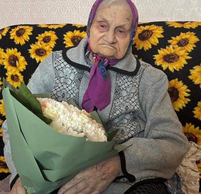 Труженица тыла Зинаида Соловьева из Тверской области отмечает вековой юбилей Труженица тыла Зинаида Соловьева из Тверской области отмечает вековой юбилей