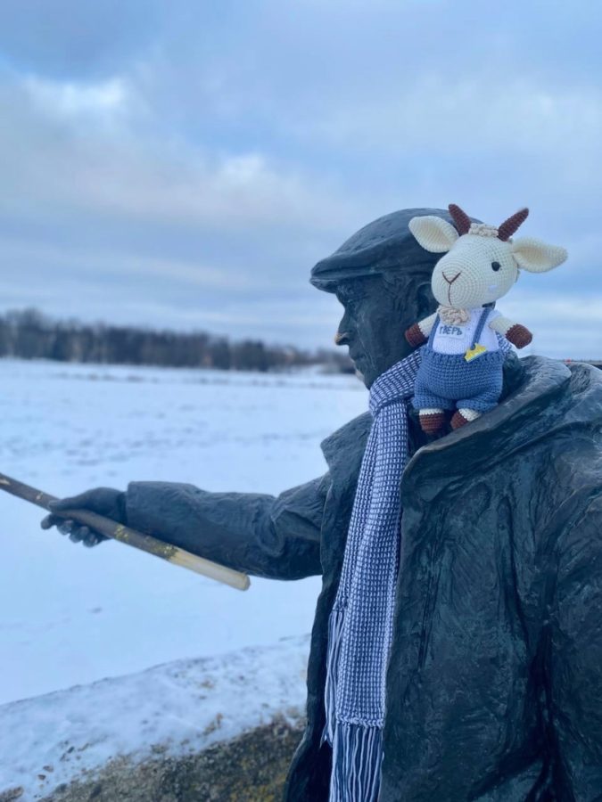 По центральным улицам Твери гуляет вязаный козел