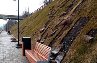 В Тверской области вместе с остатками снега вдруг сошел газон