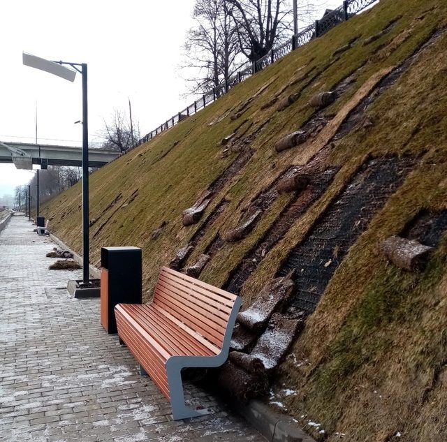 В Тверской области вместе с остатками снега вдруг сошел газон