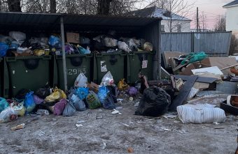 В Тверской области огромная свалка не дает спокойно жить людям В Тверской области огромная свалка не дает спокойно жить людям