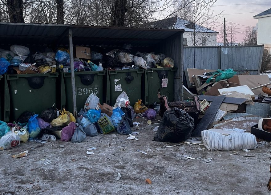 В Тверской области огромная свалка не дает спокойно жить людям В Тверской области огромная свалка не дает спокойно жить людям