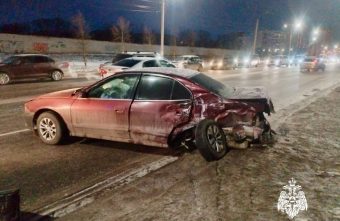 В Твери ликвидировать аварию из четырех машин помогали спасатели В Твери ликвидировать аварию из четырех машин помогали спасатели