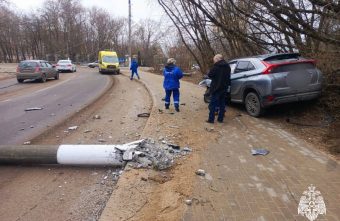 В Твери сотрудники МЧС ликвидируют последствия страшной аварии В Твери сотрудники МЧС ликвидируют последствия страшной аварии