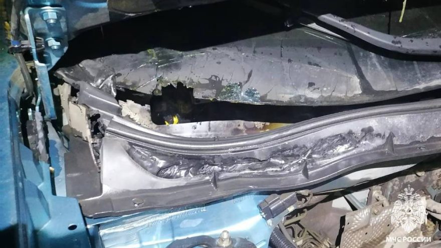 В Тверской области водитель тушил свою горящую машину