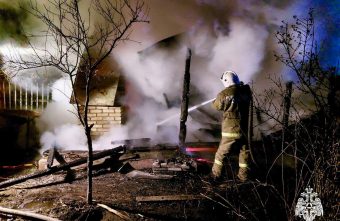 В Тверской области поздно ночью тушили баню