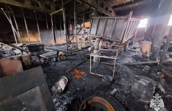 В Тверской области мастерская сгорела вместе с машинами В Тверской области мастерская сгорела вместе с машинами