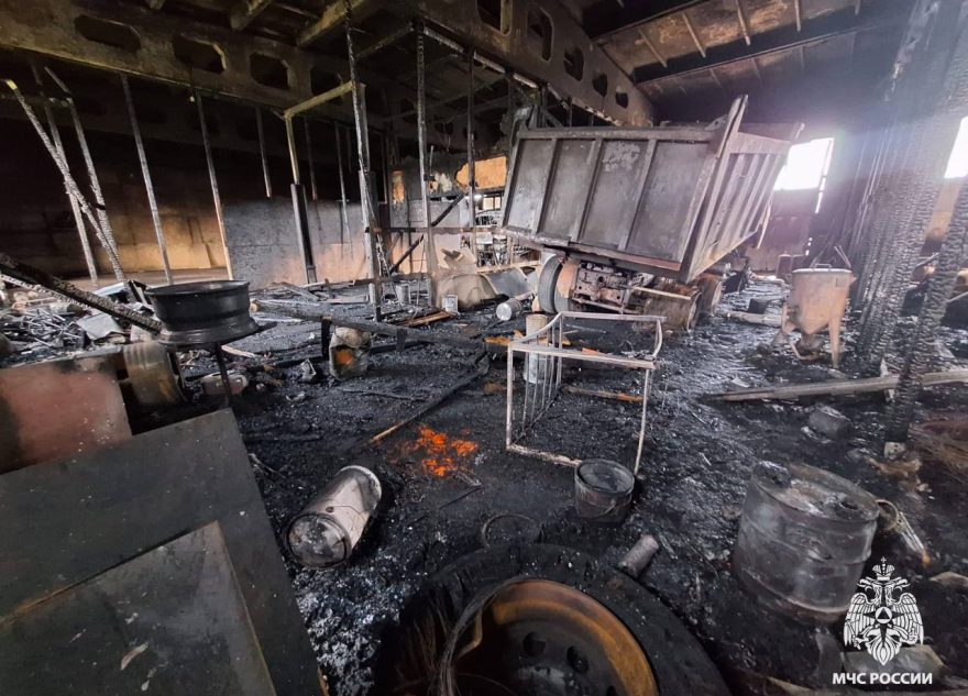 В Тверской области мастерская сгорела вместе с машинами