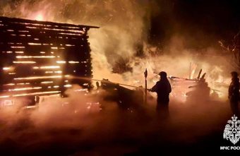 В Тверской области всю ночь горел жилой дом В Тверской области всю ночь горел жилой дом