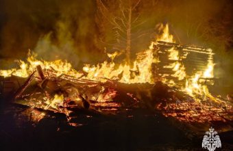 В ночном пожаре в Тверской области погиб человек