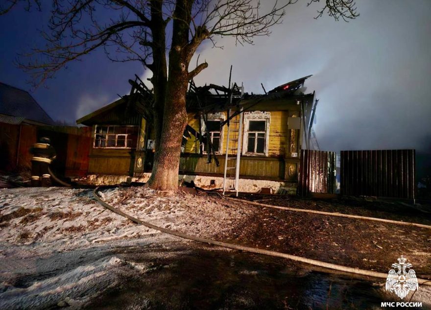 В пожаре в Тверской области полностью сгорел жилой дом