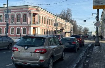 В Твери в аварии с тремя машинами пострадала женщина В Твери в аварии с тремя машинами пострадала женщина