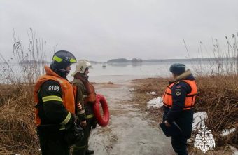 В Тверской области рыбаки провалились под лед