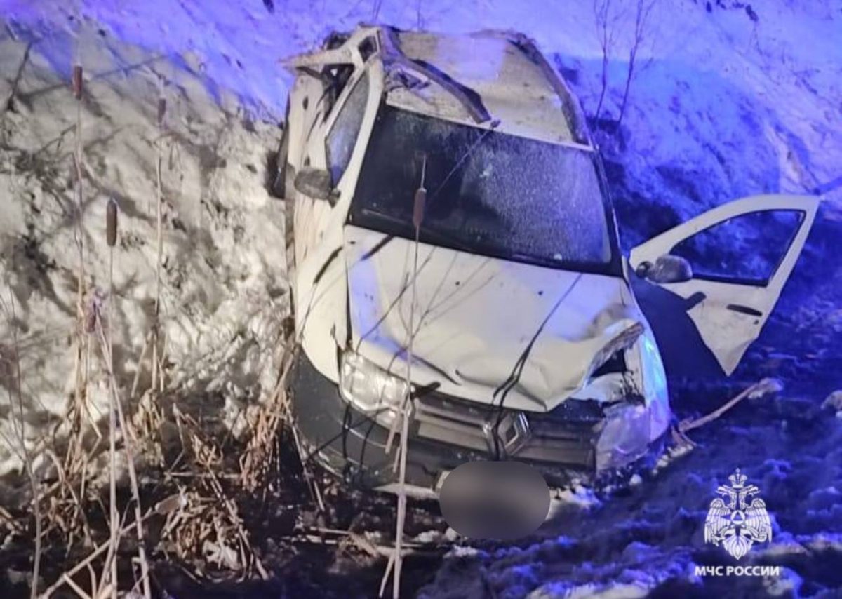 "Мицубиси" и "Рено" оказались в кювете после столкновения в Тверской области "Мицубиси" и "Рено" оказались в кювете после столкновения в Тверской области