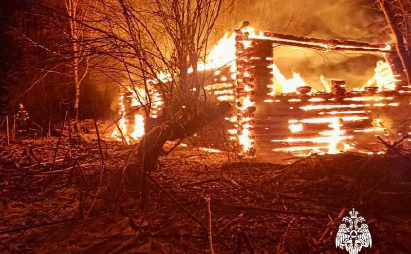 В Тверской области сгорело дотла бесхозное строение