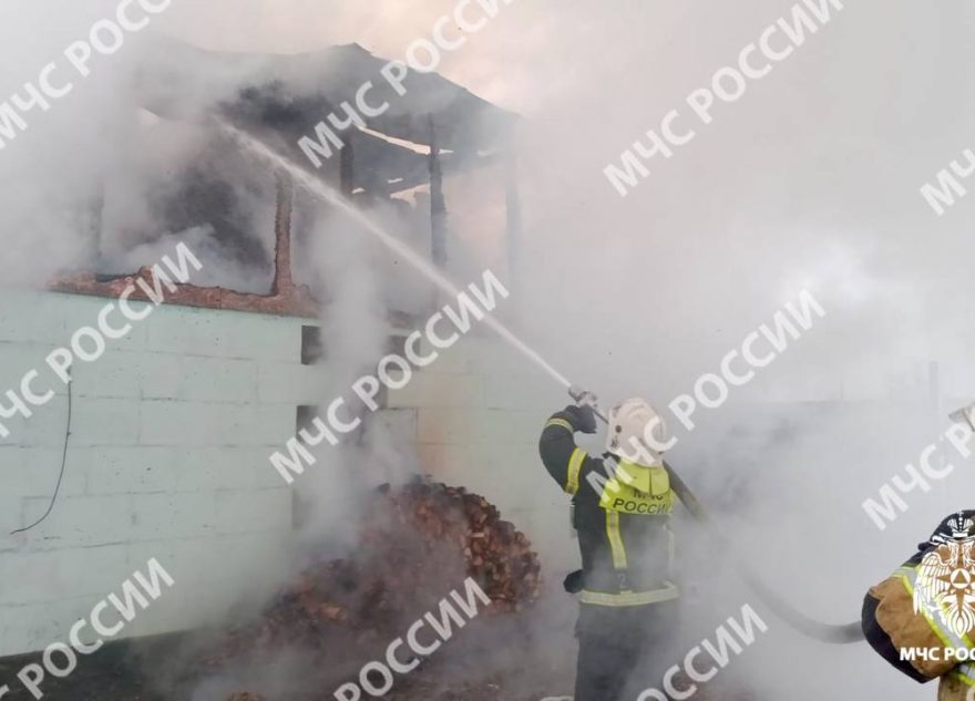 В Тверской области загорелась баня